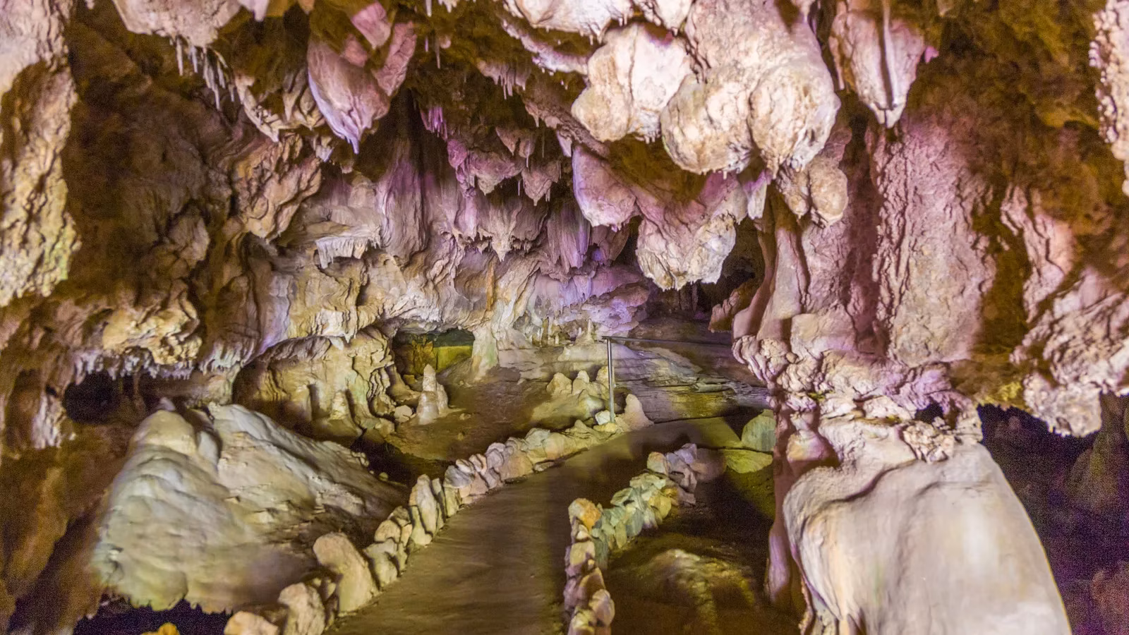 crystal-cave-s-grand-reopening-a-four-year-wait-ends-in-sequoia-s-depths-image-0