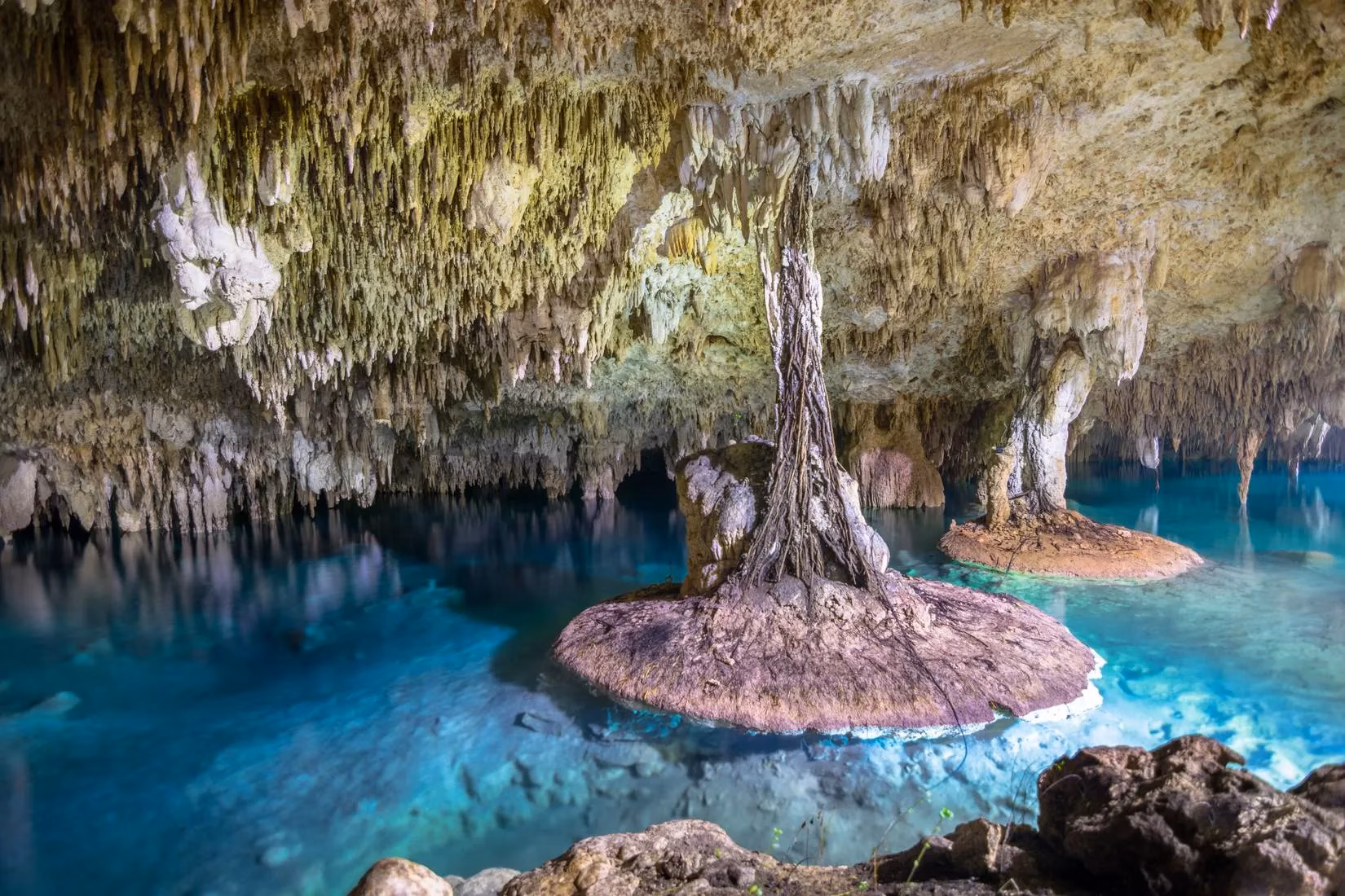 sac-actun-exploring-earth-s-largest-underwater-cave-in-mexico-s-yucatan-peninsula-image-0