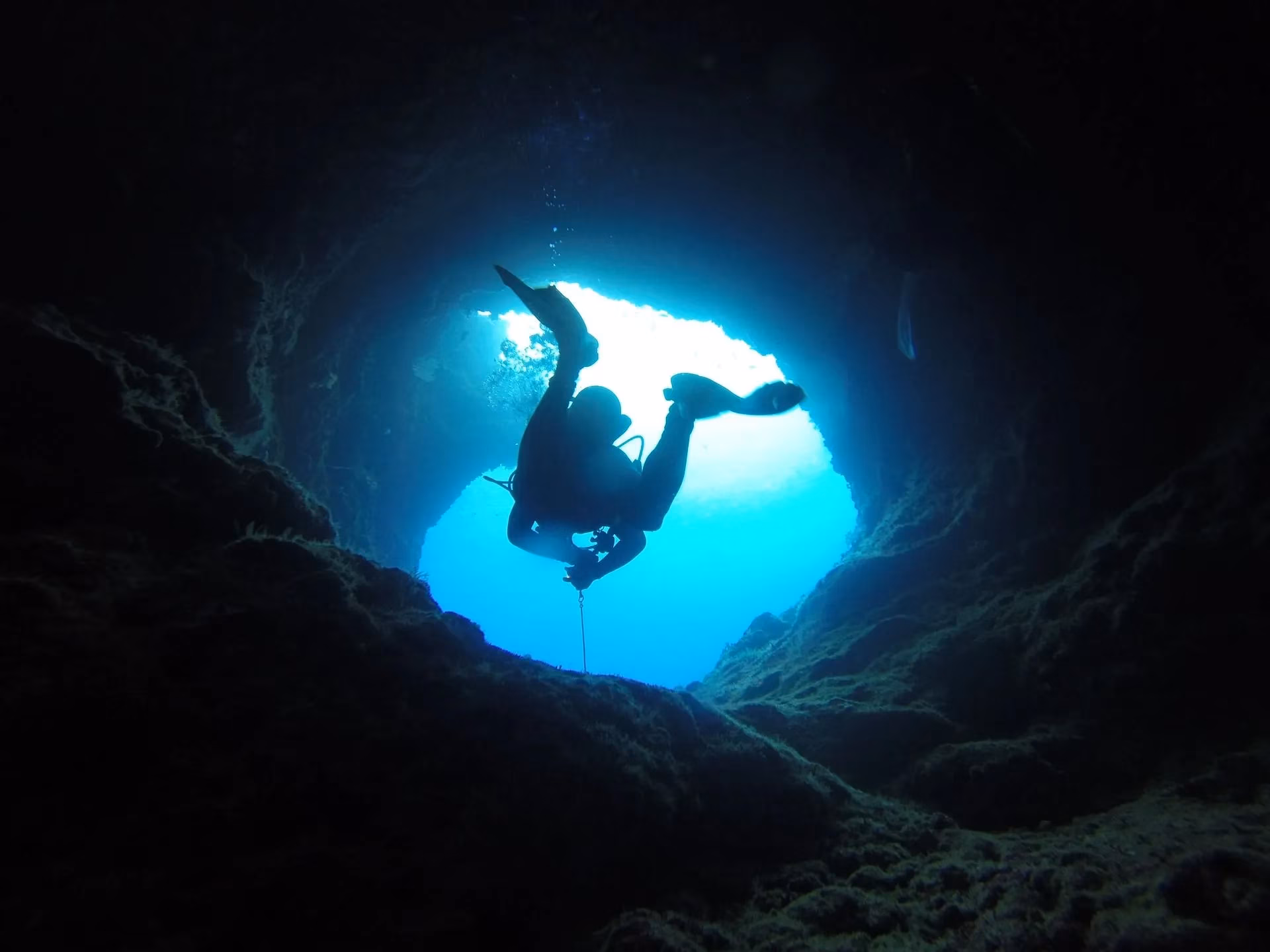 world-s-most-dangerous-underwater-caves-a-2025-diver-s-perspective-image-1
